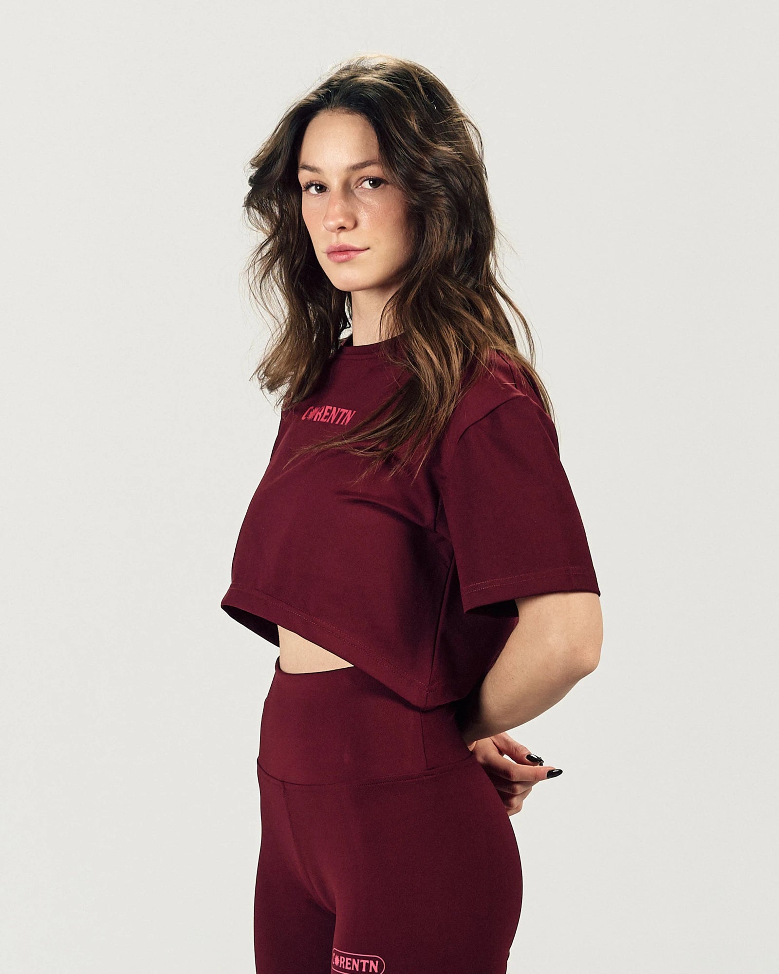 BURGUNDY CORE CROP TEE