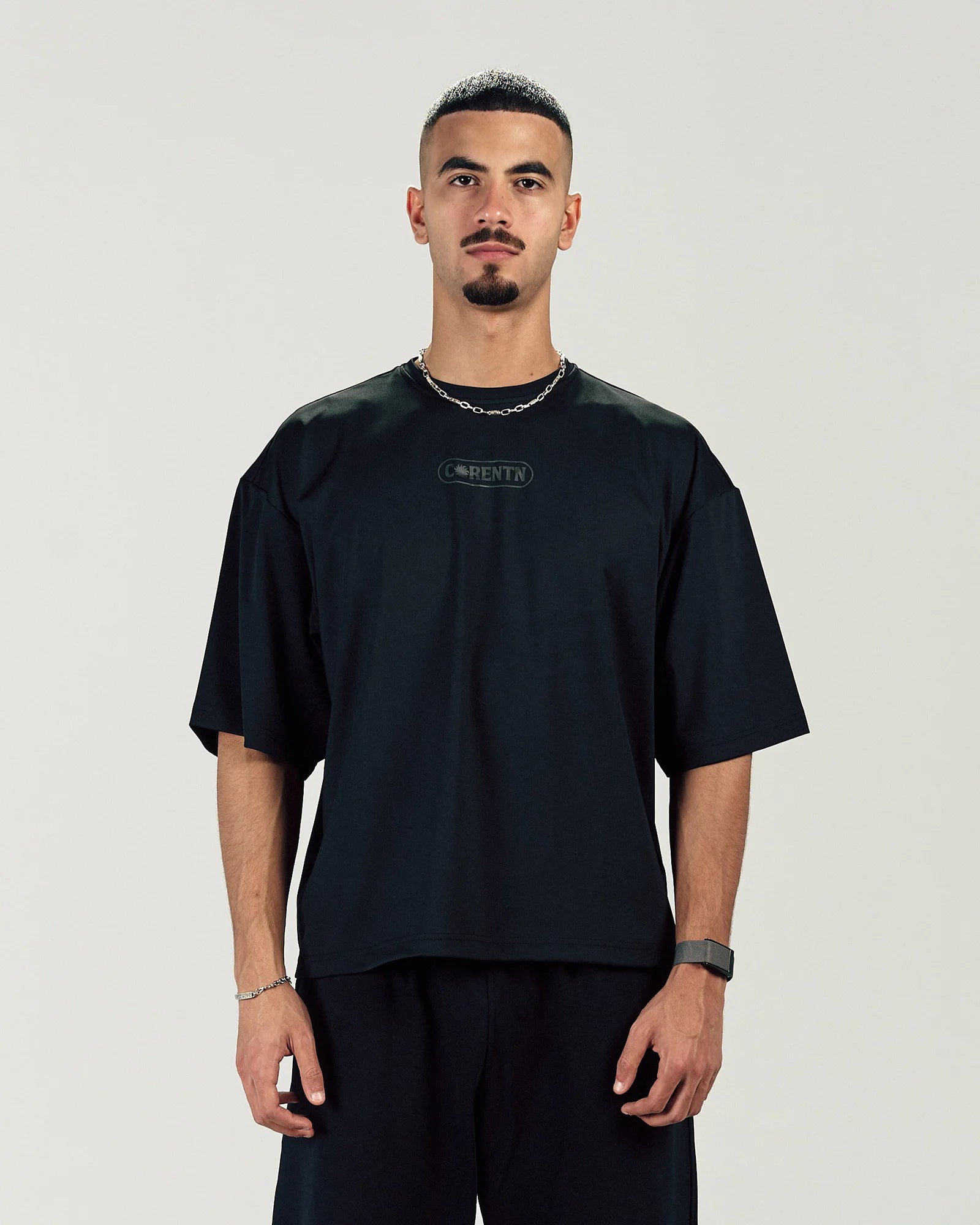 BLACK BOXY FORM TEE