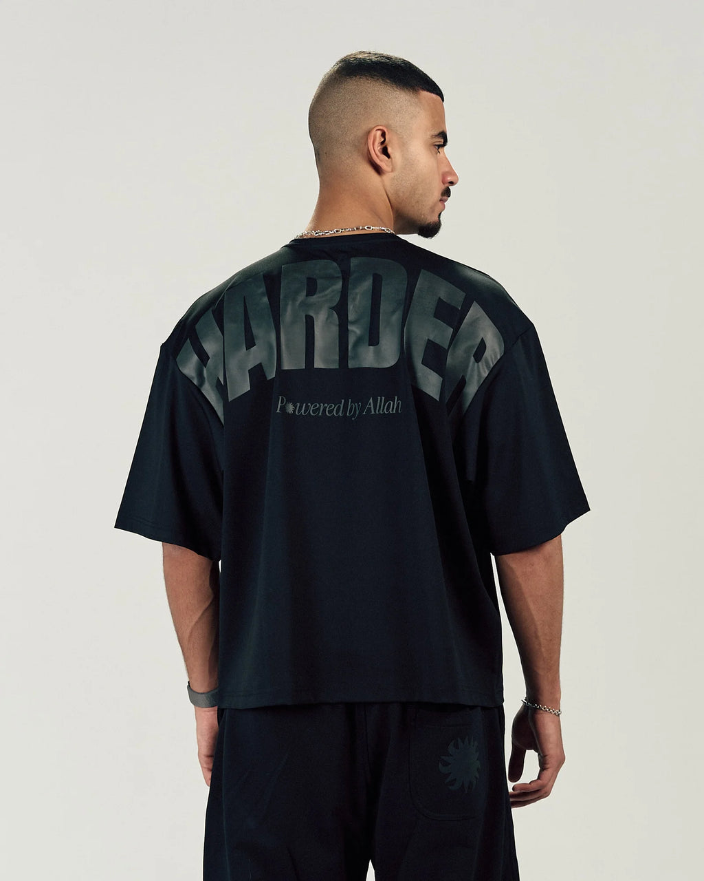 BLACK BOXY FORM TEE