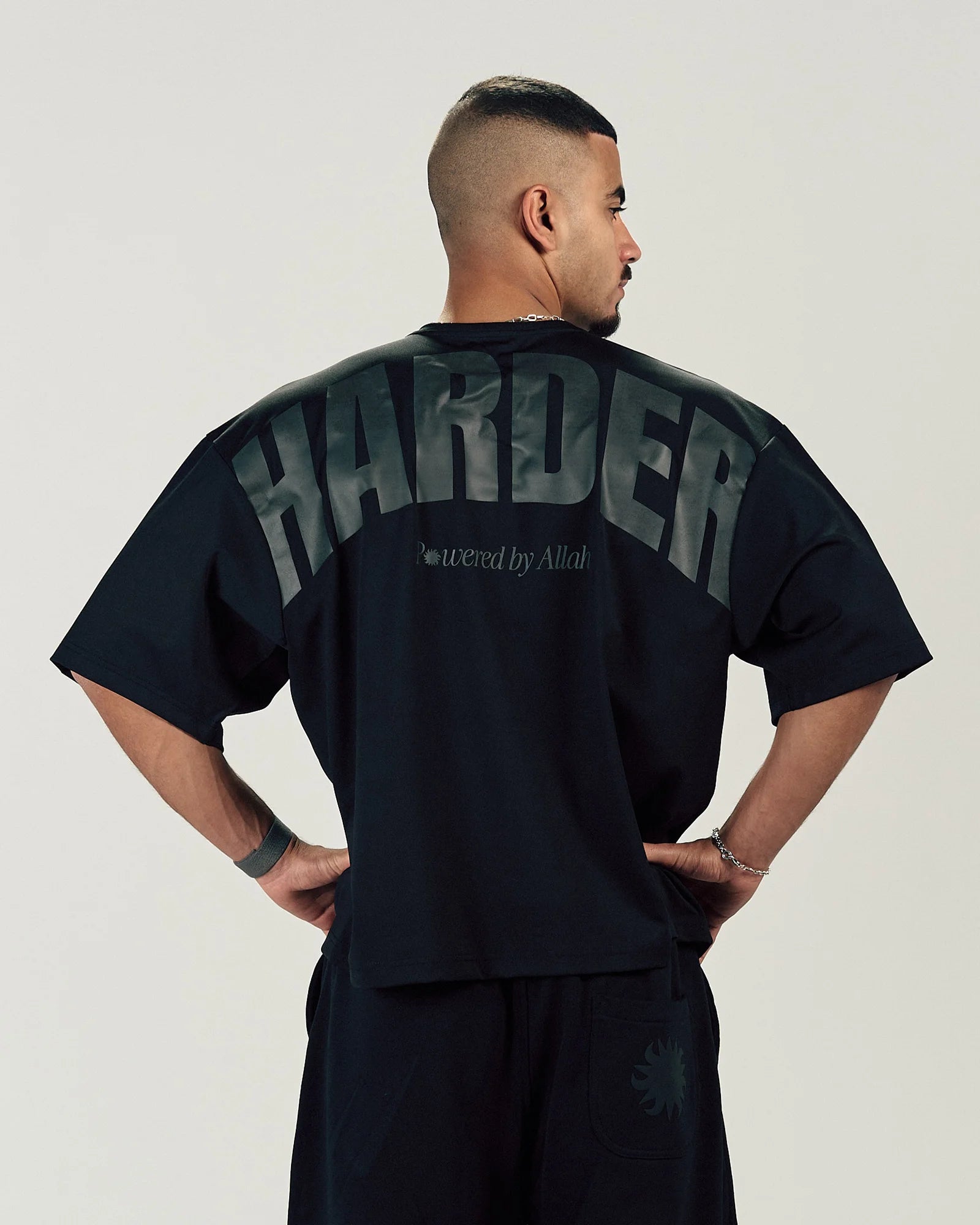 BLACK BOXY FORM TEE