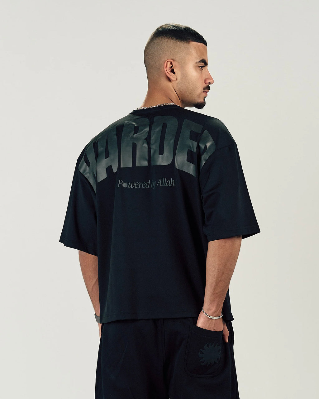 BLACK BOXY FORM TEE