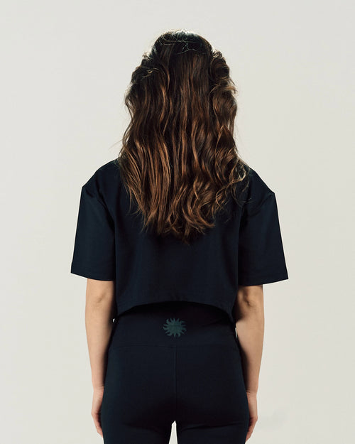 BLACK CORE CROP TEE