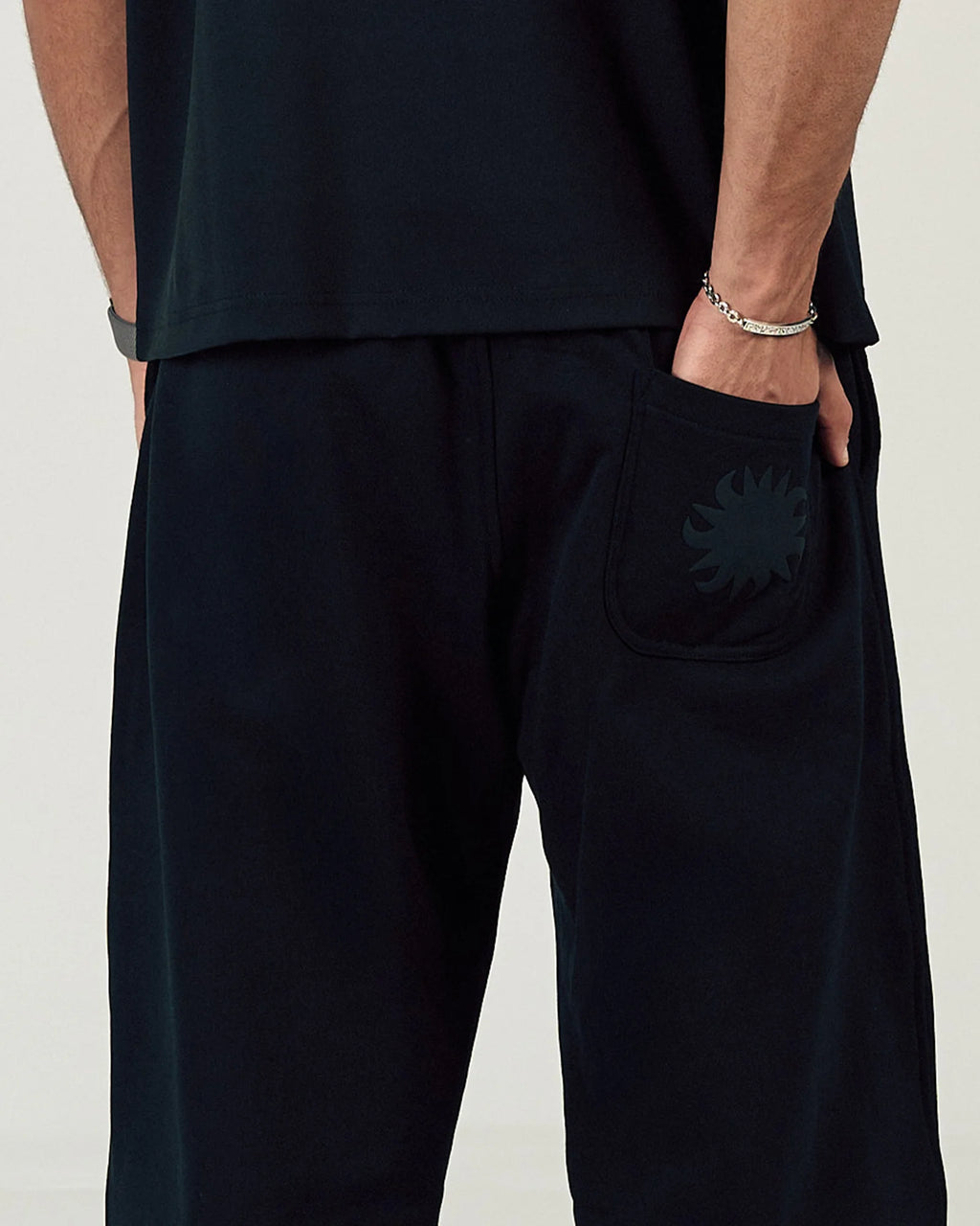 BLACK EASE SWEATPANTS