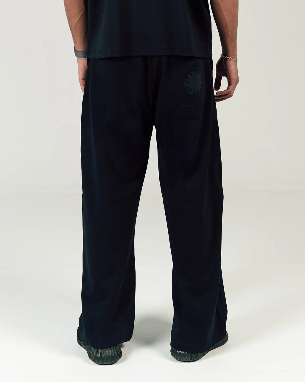 BLACK EASE SWEATPANTS