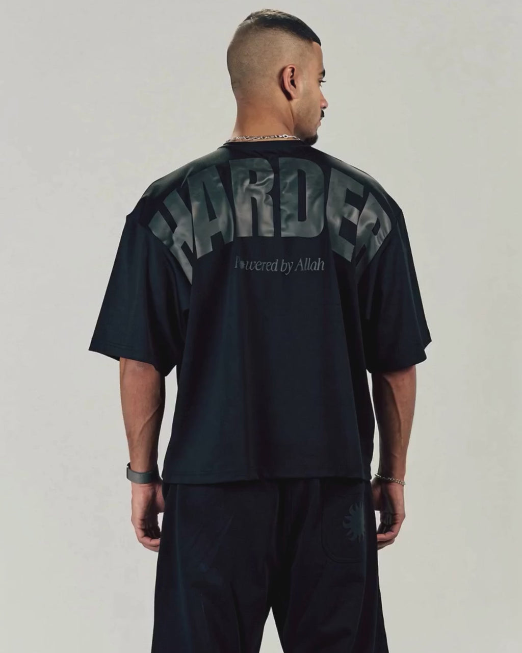 BLACK BOXY FORM TEE